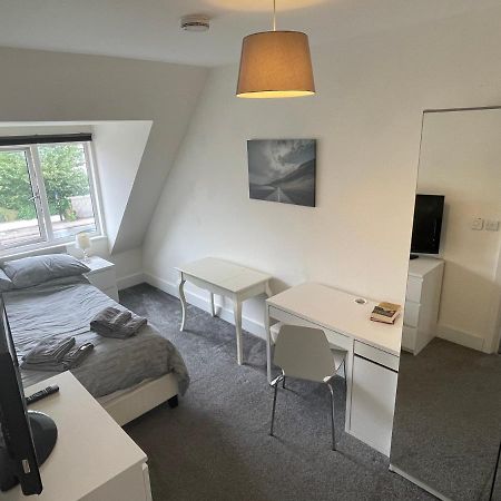 2 Bedroom 2 Bathroom Apartment 8 Including Free Parking Bromley Dış mekan fotoğraf