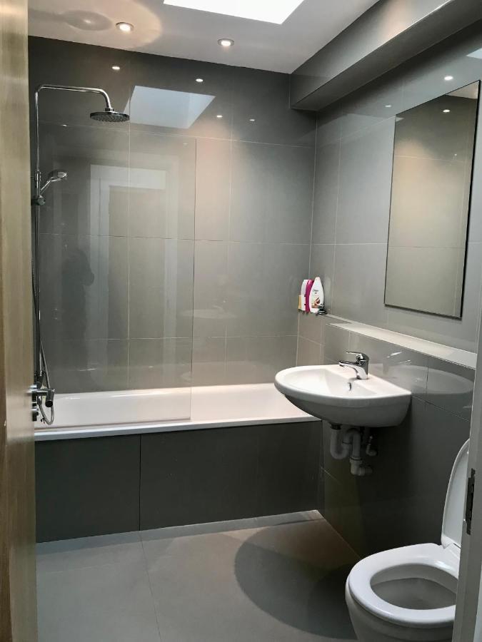 2 Bedroom 2 Bathroom Apartment 8 Including Free Parking Bromley Dış mekan fotoğraf