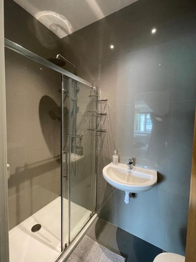 2 Bedroom 2 Bathroom Apartment 8 Including Free Parking Bromley Dış mekan fotoğraf