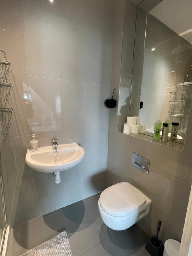 2 Bedroom 2 Bathroom Apartment 8 Including Free Parking Bromley Dış mekan fotoğraf